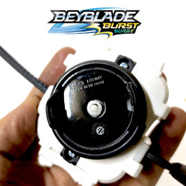 Tay cầm tạo lực phóng Con quay Beyblade Burst trắng đen 22631 - Quay phải