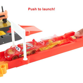 Bộ đồ chơi mô hình đường đua Disney Pixar Cars Race & Go Playset kèm xe Lightning McQueen 95