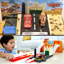 Bộ đồ chơi mô hình đường đua Disney Pixar Cars Race & Go Playset kèm xe Lightning McQueen 95