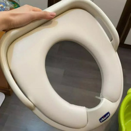 Bệ thu nhỏ bồn cầu cho bé Chicco có tay vịn, đệm lót êm