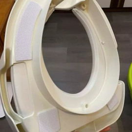 Bệ thu nhỏ bồn cầu cho bé Chicco có tay vịn, đệm lót êm