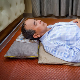 Gối thảo dược ngải cứu cắm điện Seka SK750 massage thư giãn