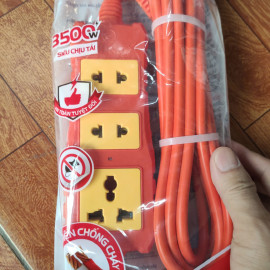 Ổ cắm điện 3 cửa lõi sứ có dây Ominsu Q3500C 3500w dây 3m, bảo hành 2 năm