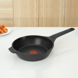 Chảo đúc chống dính đáy từ 22cm Tefal Robusto E2490344 có miệng rót