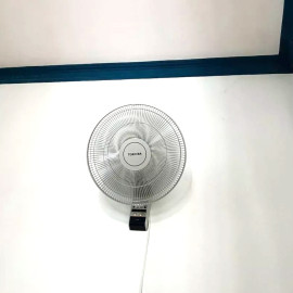 Quạt treo tường Toshiba F-WSA20(H)VN 3 cánh 3 tốc độ gió kèm khiển từ xa