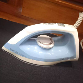 Bàn ủi khô Philips DST0520/20 công suất 1200W - Bảo Hành 2 năm