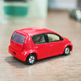Xe ô tô mô hình Tomica Toyota Passo màu đỏ (No Box)