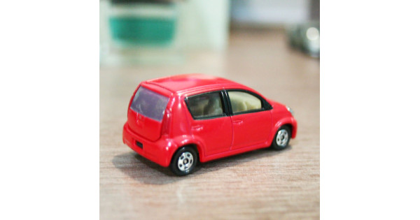 Xe ô tô mô hình Tomica Toyota Passo màu đỏ (No Box) 55,000