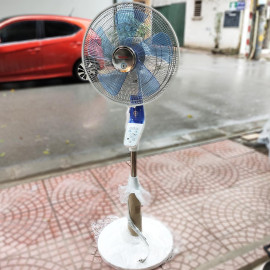 Quạt cây điều khiển từ xa Tefal VF6410-71 có chức năng đuổi muỗi