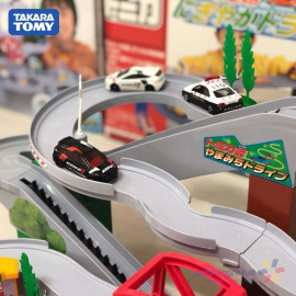 Bộ đồ chơi mô hình đường đua leo núi Tomica Mountain Drive Playset - Takara Tomy