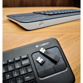 Bàn phím kiêm bàn rê Logitech K400r không dây