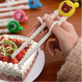Đũa tập ăn cho bé Hello Kitty TM12025 xuất Nhật