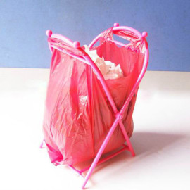 Khung nhựa treo túi đựng rác gấp gọn KM-1105 (giao màu ngẫu nhiên)