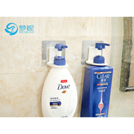 Giá treo chai nước rửa tay khô dính tường Mengni MNYS-021 kèm vòng đệm Inox thu hẹp nắp chai 2.8cm