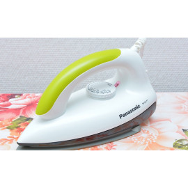 Bàn ủi khô Panasonic PABU-NI-317T công suất 1000W sản xuất tại Malaysia bảo hành 12 tháng