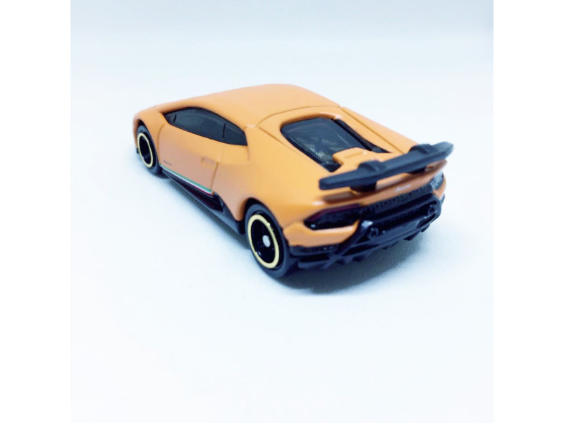 Siêu xe ô tô mô hình Tomica Lamborghini Huracan Performante màu cam (No  Box) - 65,000 | Sanhangre