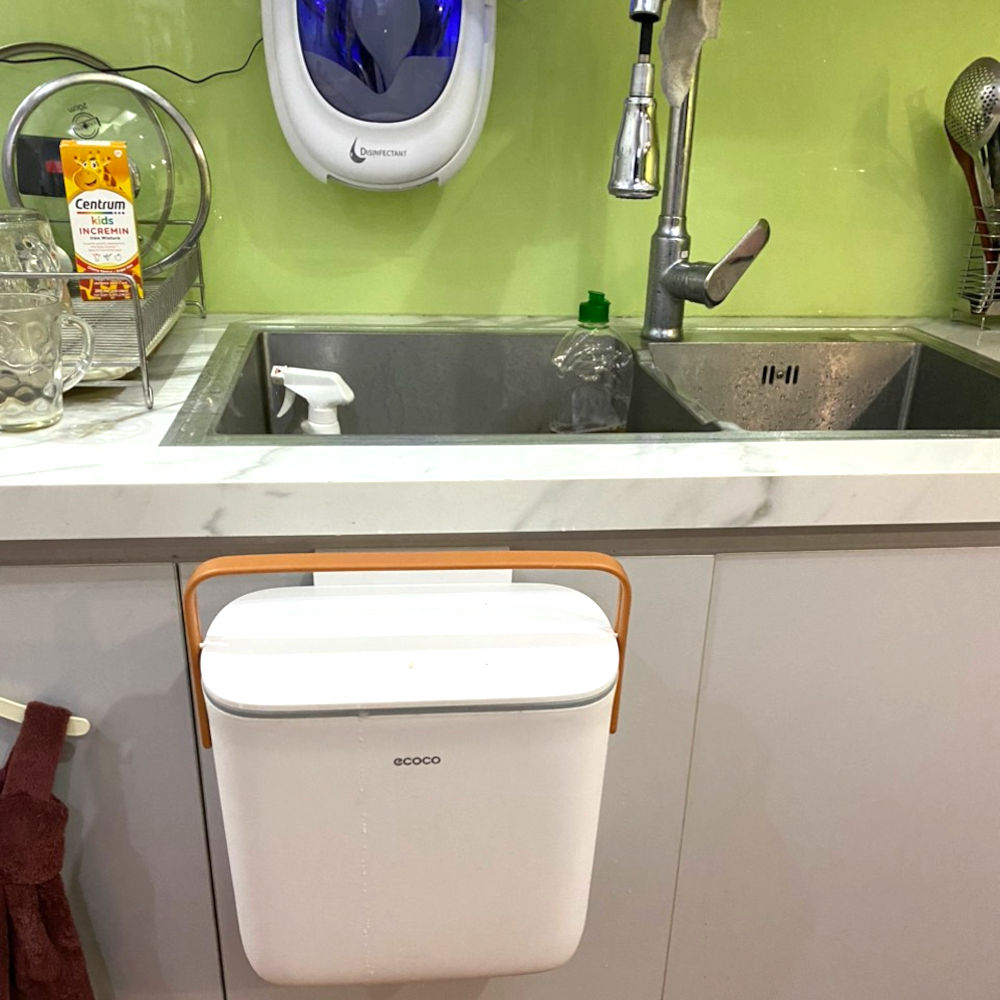 Thùng rác thông minh treo tủ bếp, dính tường có nắp đậy 10L Ecoco E2236