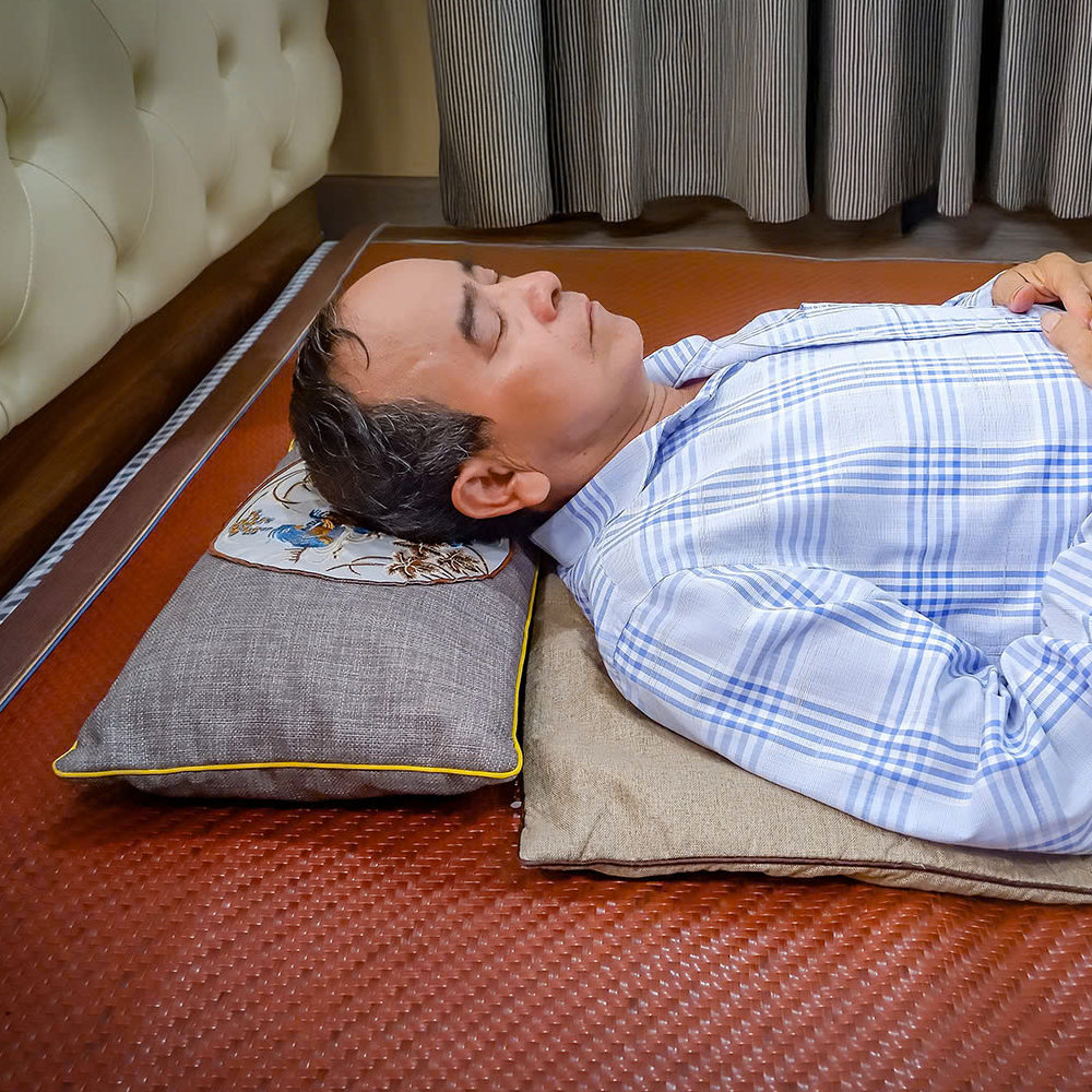 Gối thảo dược ngải cứu cắm điện Seka SK750 massage thư giãn