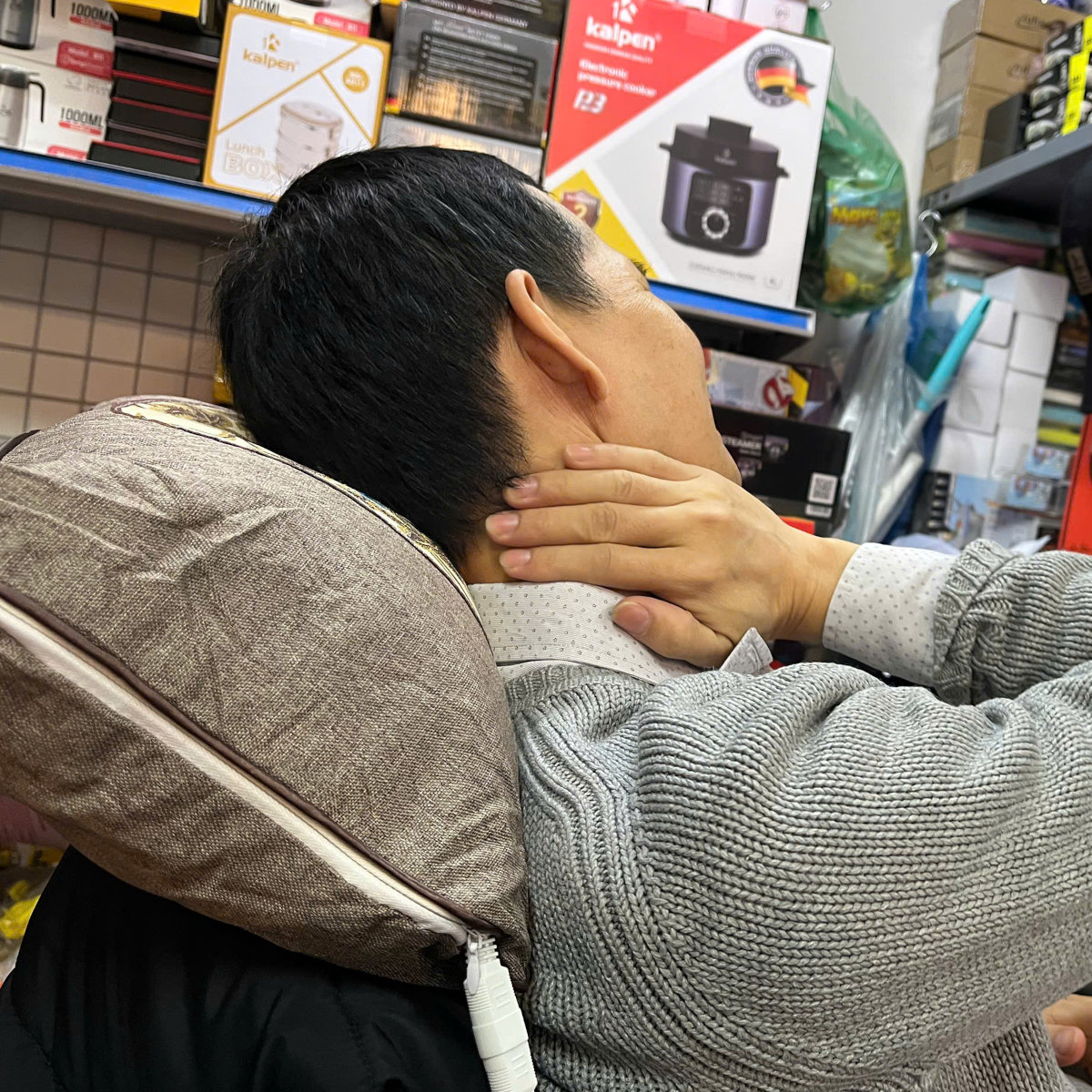 Gối thảo dược ngải cứu cắm điện Seka SK750 massage thư giãn