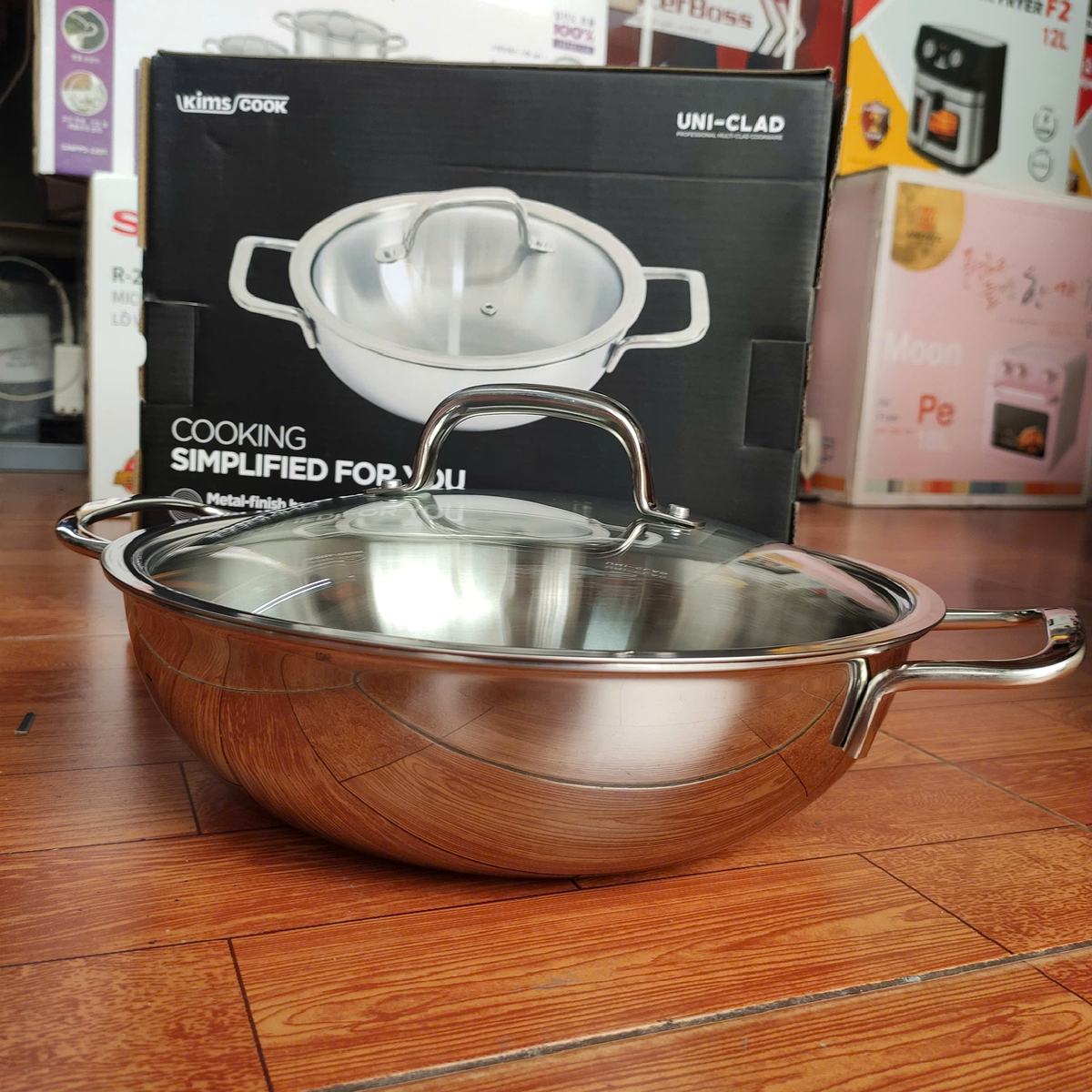 Chảo Inox 304 đúc liền 3 lớp 2 quai Kimscook Uni-Clad 26cm vung kính