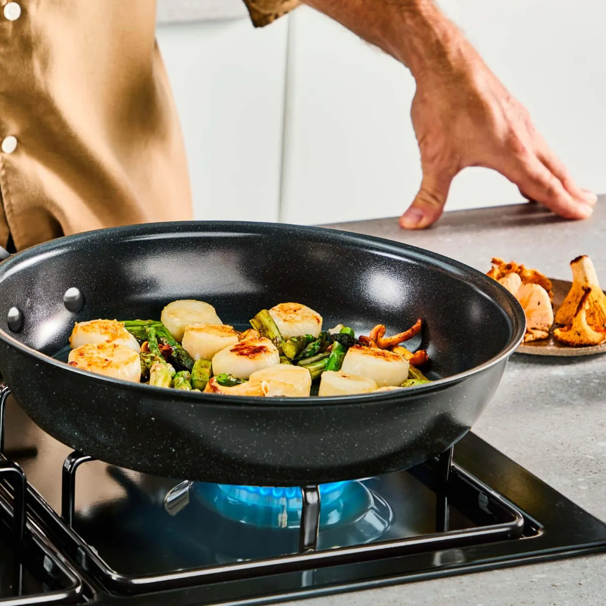 Chảo chiên chống dính 28cm Tefal Excellence+ Ceramic Fusion Core G2150623