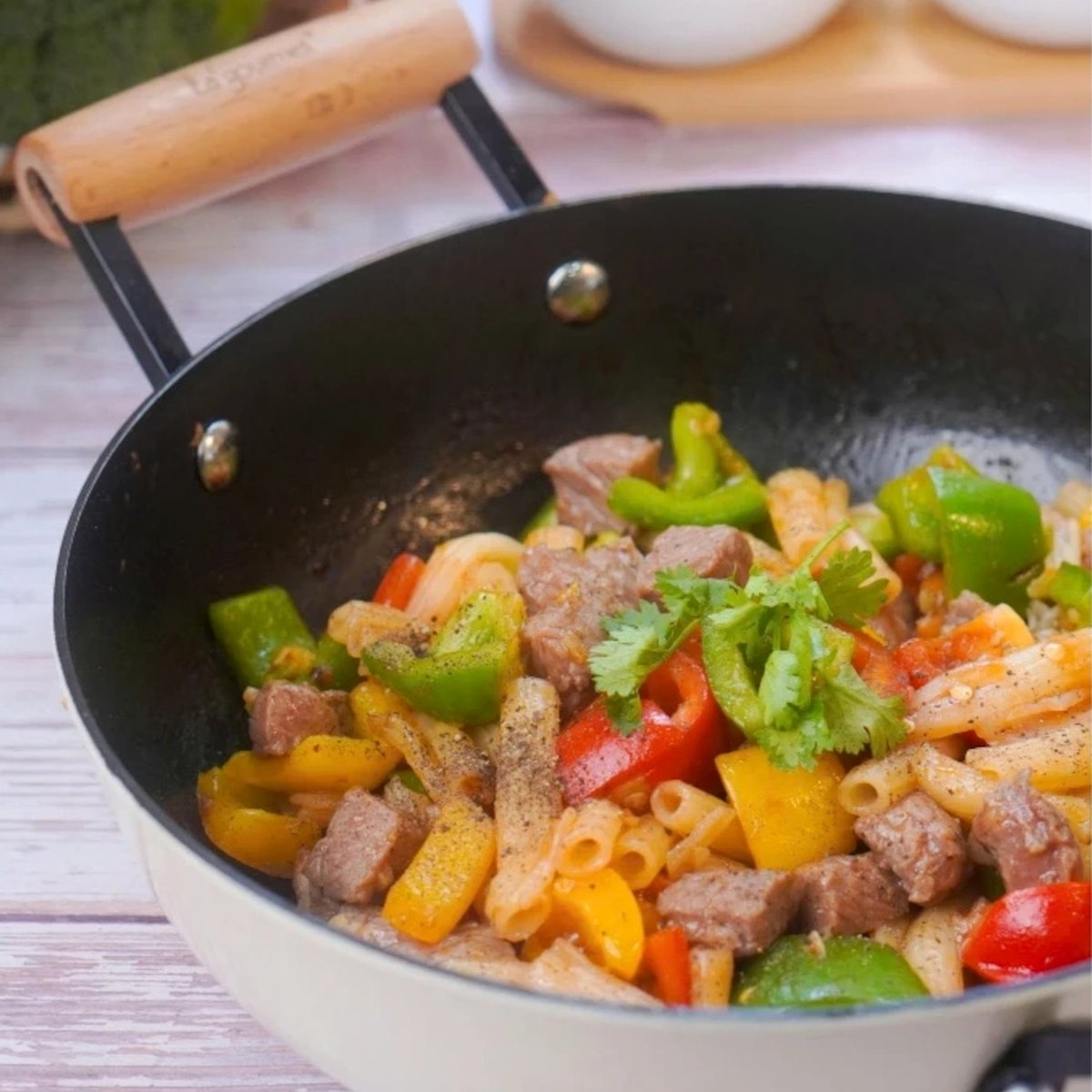 Chảo gang tráng men chống dính tự nhiên Nitrigan La gourmet 24cm kèm vung Inox