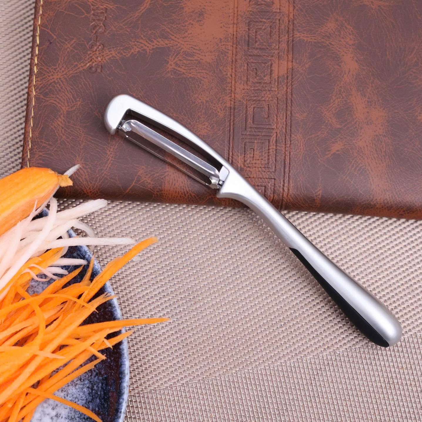 Dụng cụ nạo vỏ củ quả SEKA SK66 phủ Niken