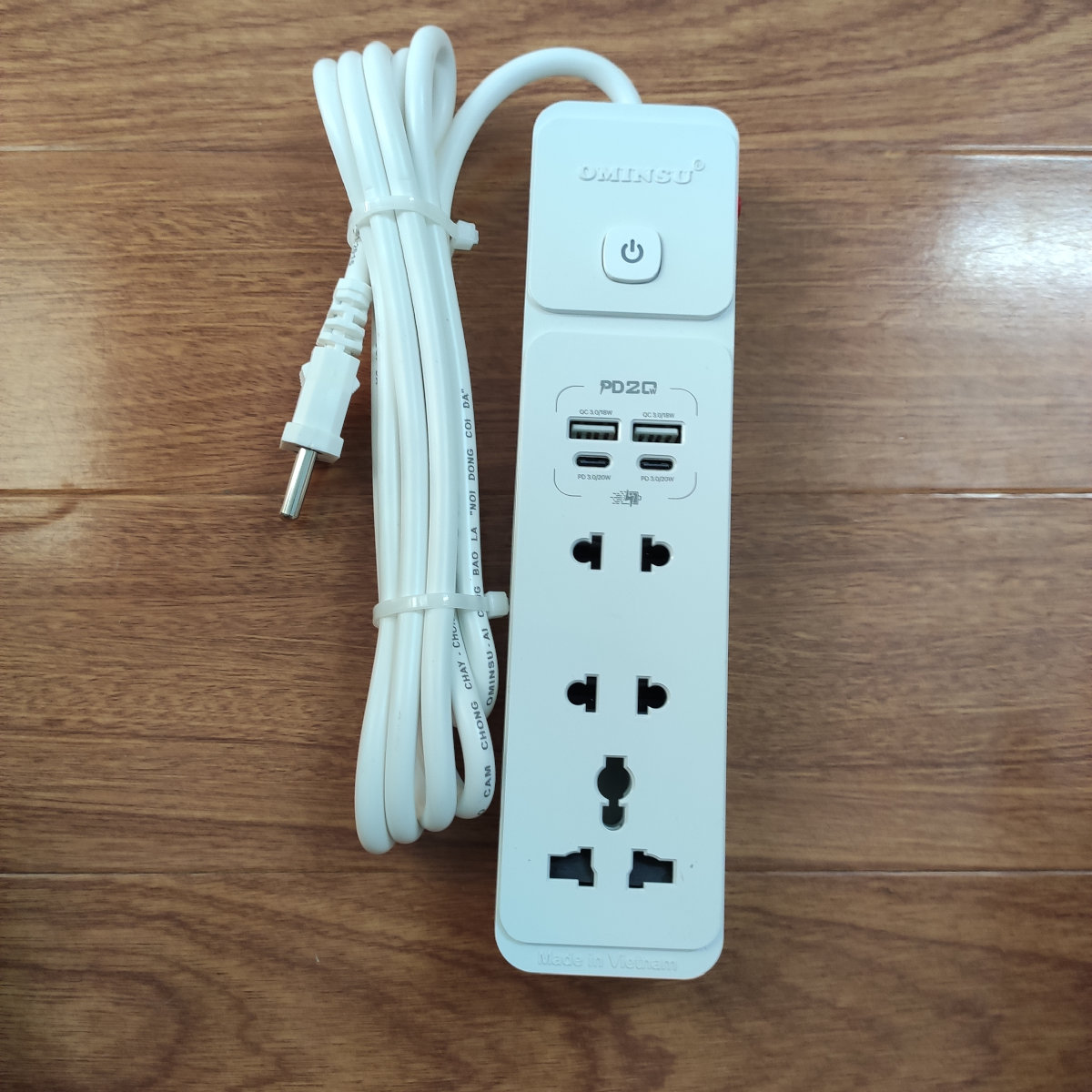 Ổ cắm điện đa năng 4 USB PD 20W sạc nhanh Ominsu 2500W OS02