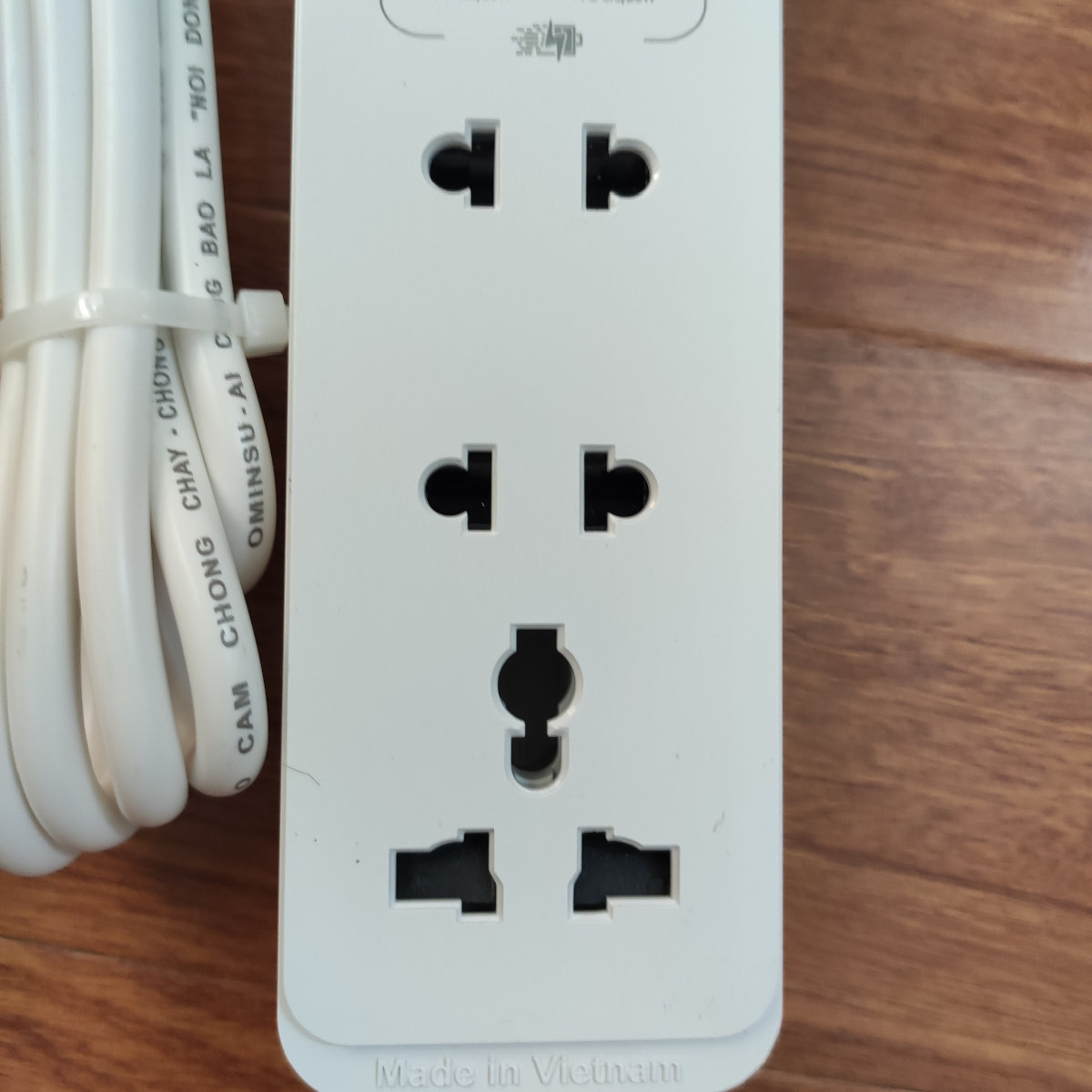 Ổ cắm điện đa năng 4 USB PD 20W sạc nhanh Ominsu 2500W OS02