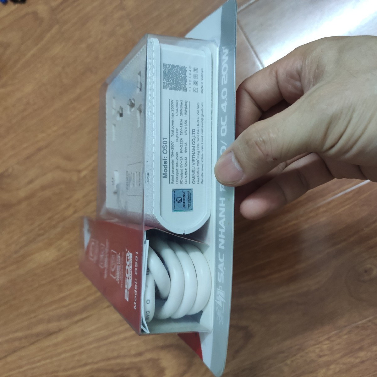Ổ cắm điện đa năng kiêm Sạc nhanh 3 USB PD 20W Ominsu OS01 2500W