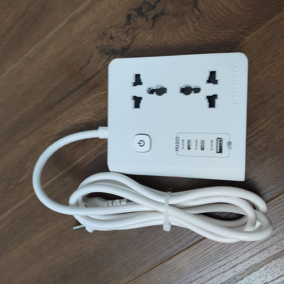 Ổ cắm điện đa năng kiêm Sạc nhanh 3 USB PD 20W Ominsu OS01 2500W