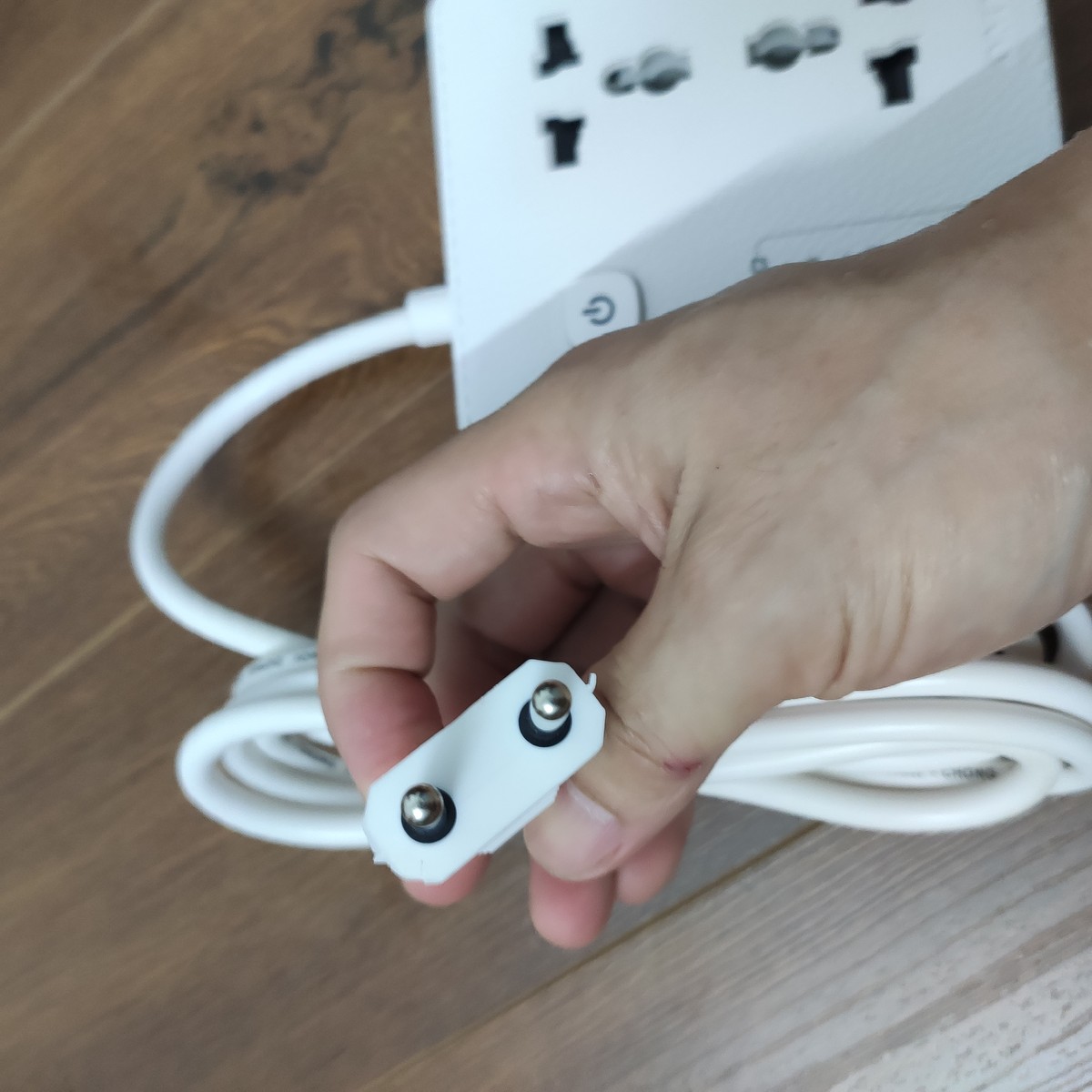 Ổ cắm điện đa năng kiêm Sạc nhanh 3 USB PD 20W Ominsu OS01 2500W