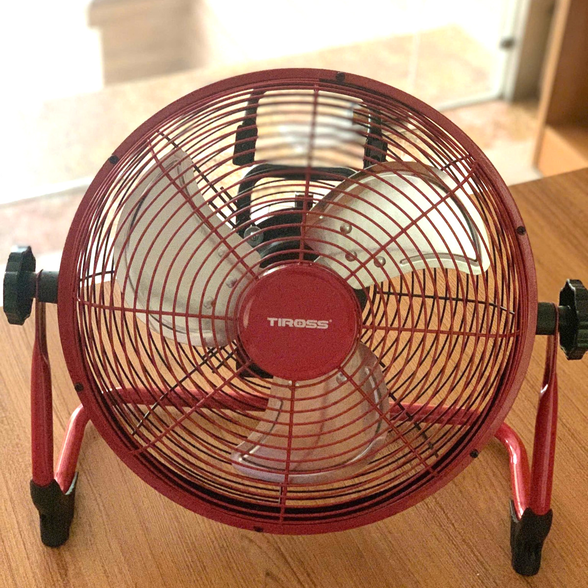 Quạt tích điện Tiross TS9178 cánh 12 inch