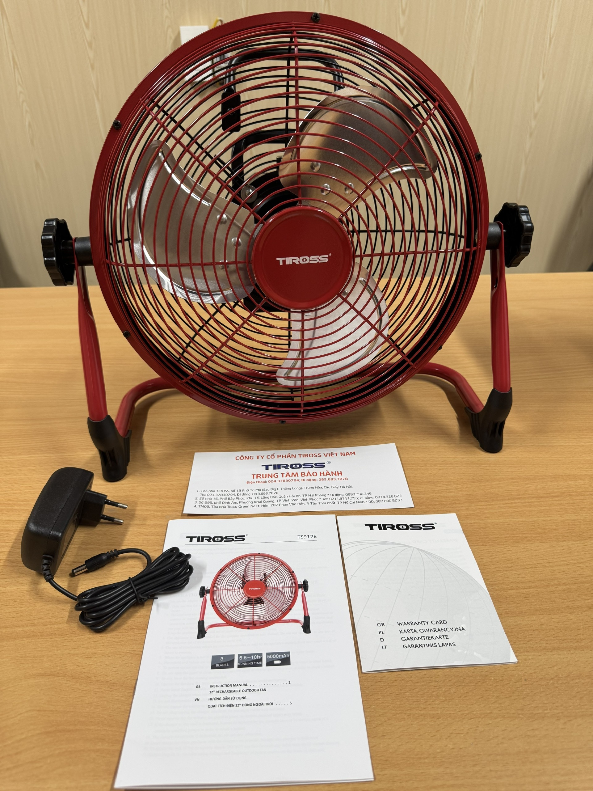 Quạt tích điện Tiross TS9178 cánh 12 inch