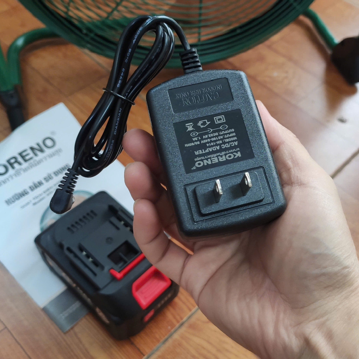 Quạt tích điện Koreno KN-1014 cánh 14 inch