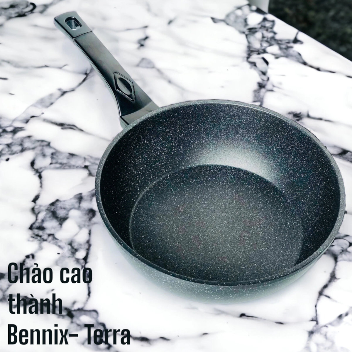 Chảo vân đá chống dính nhôm đúc cao thành Bennix Thái Lan Terra 28cm