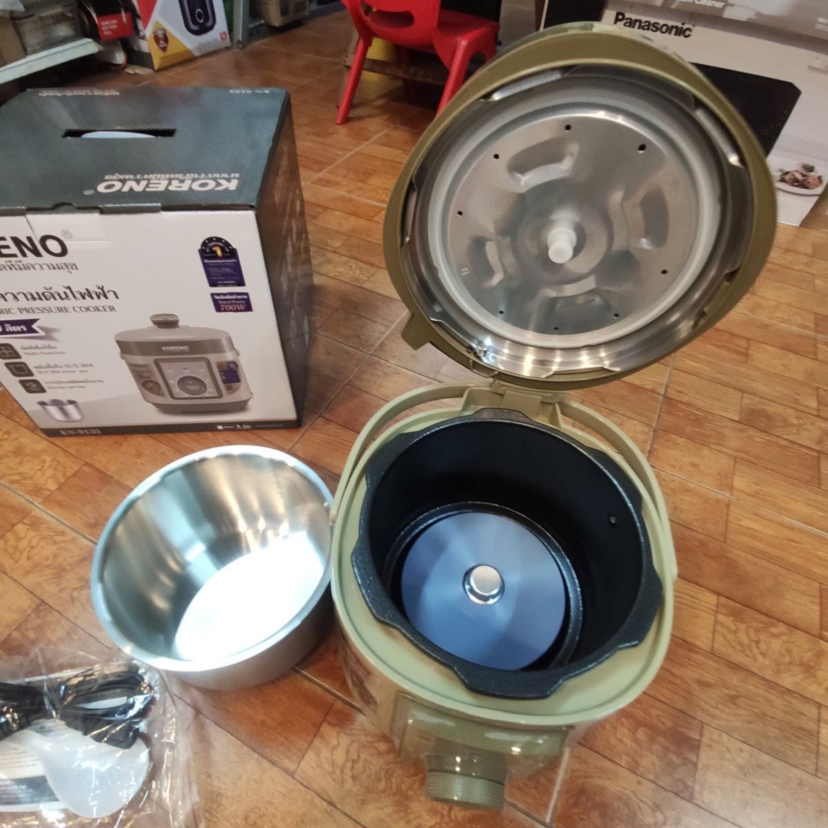 Nồi áp suất điện ruột nồi Inox 304 Koreno KN-9133 dung tích 3L