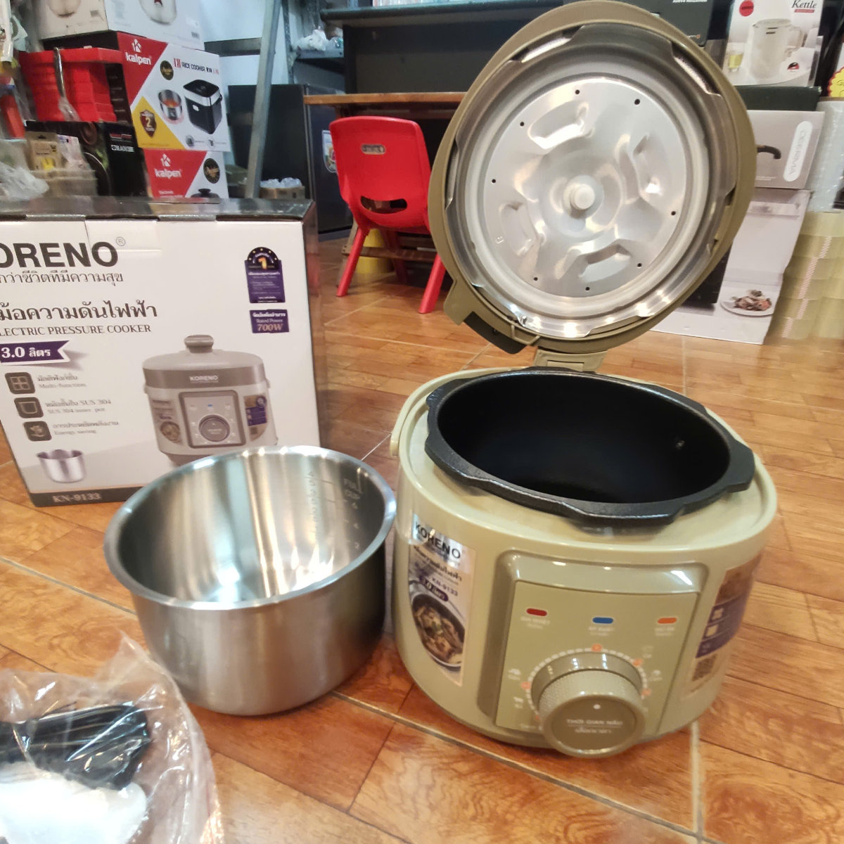 Nồi áp suất điện ruột nồi Inox 304 Koreno KN-9133 dung tích 3L