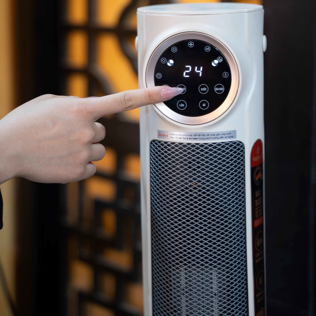 Máy sưởi gốm PTC Kalpen E10 ion diệt khuẩn 2200W kèm khiển từ xa