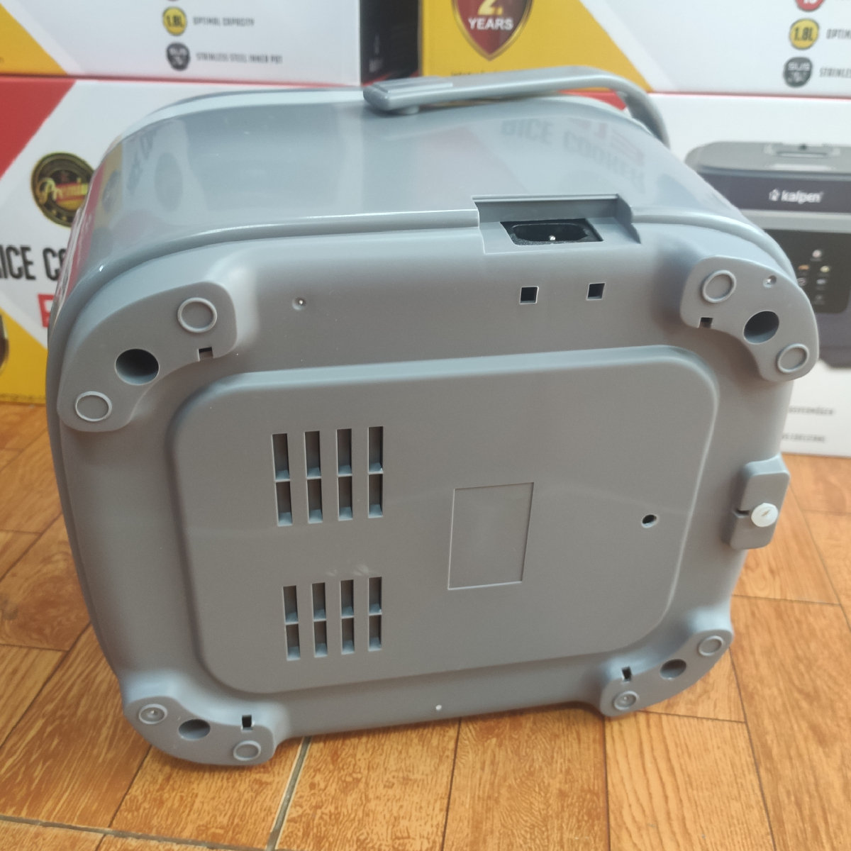 Nồi cơm điện tử Kalpen R13 dung tích 1.8L lòng nồi Inox 304