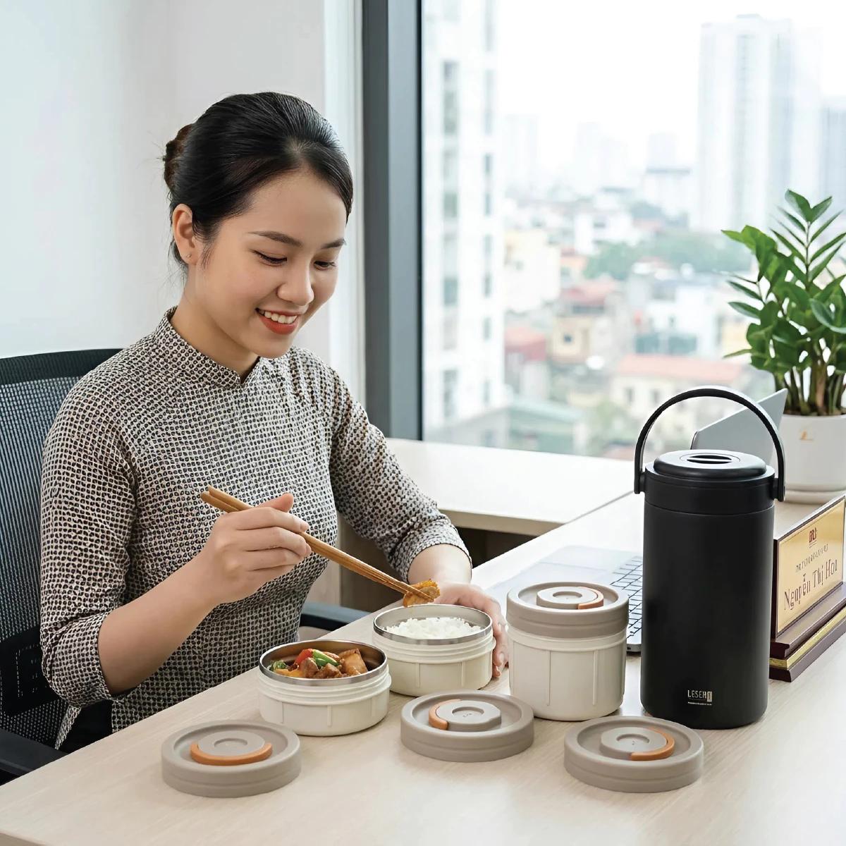Hộp cơm giữ nhiệt 3 tầng Inox 304 Lebenlang LBL2019 dung tích 2.4L