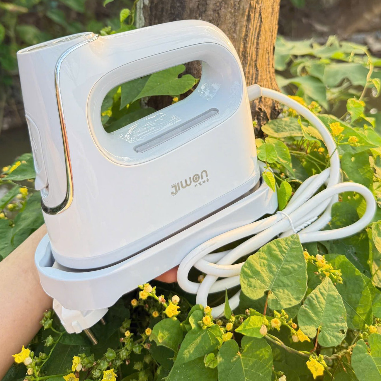 Bàn là hơi nước cầm tay mini JIWON Korea JW-2879 công suất 1100W