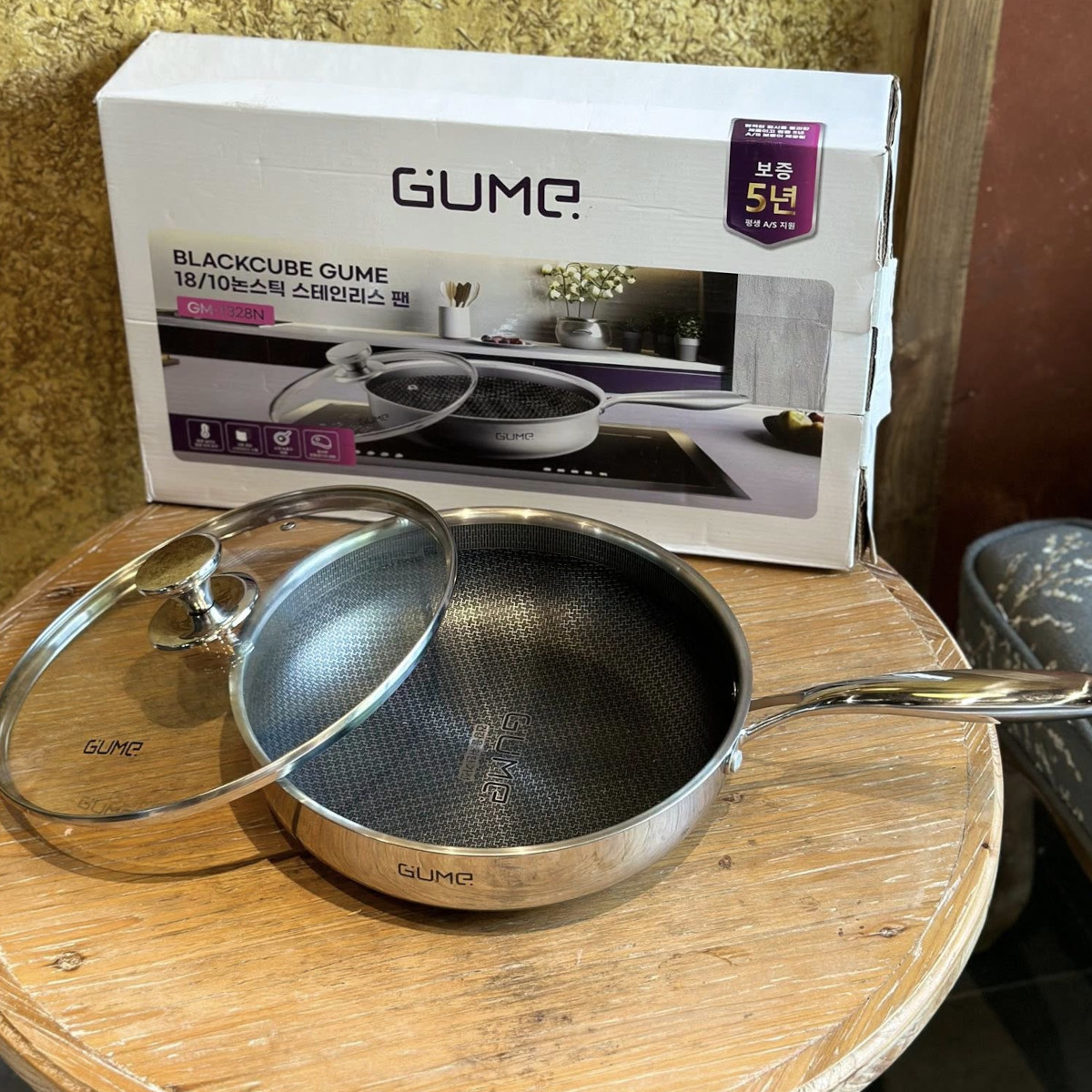 Chảo inox 18/10 chống dính Blackcube Gume Korea GM1324N vung kính