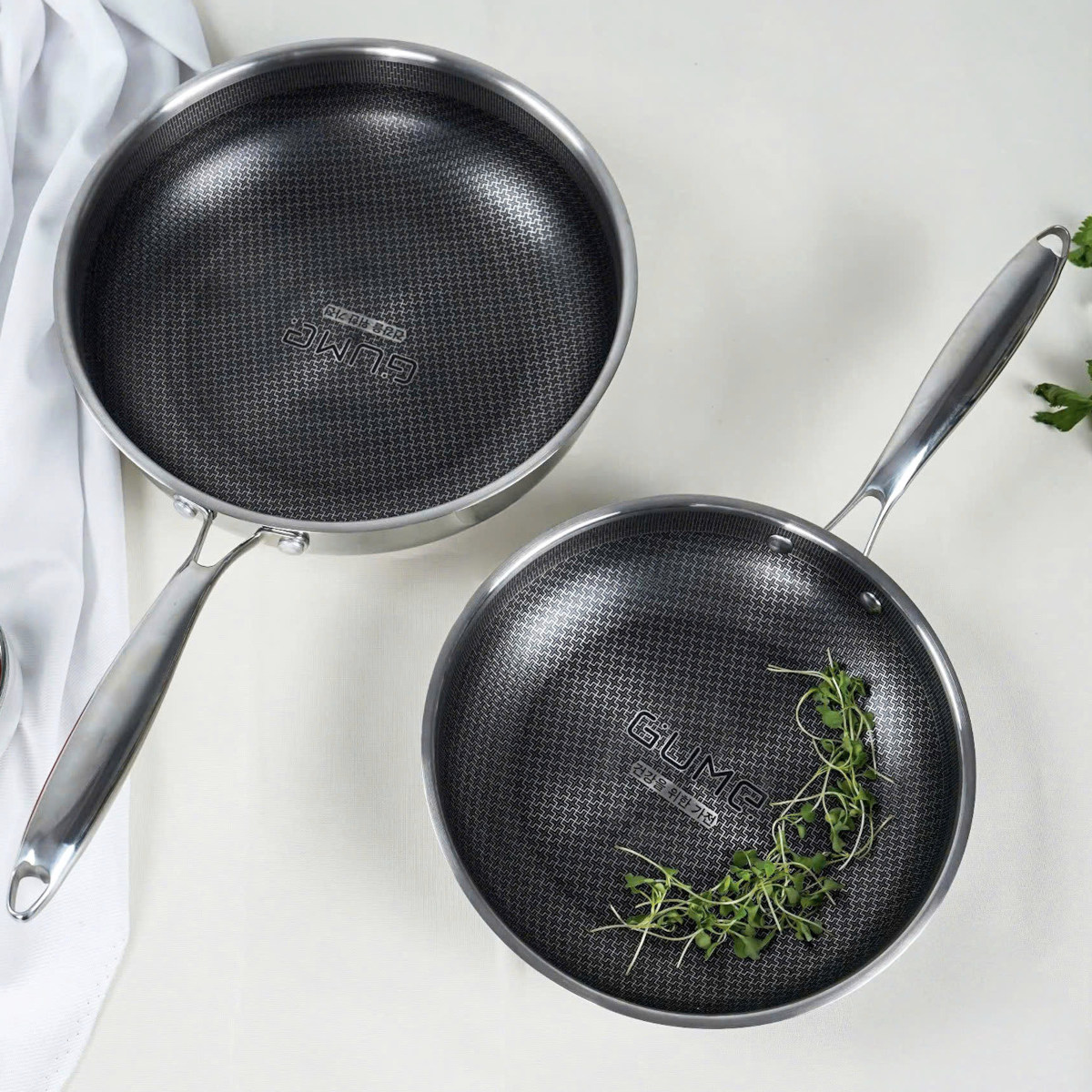 Chảo inox 18/10 chống dính Blackcube Gume Korea GM1324N vung kính