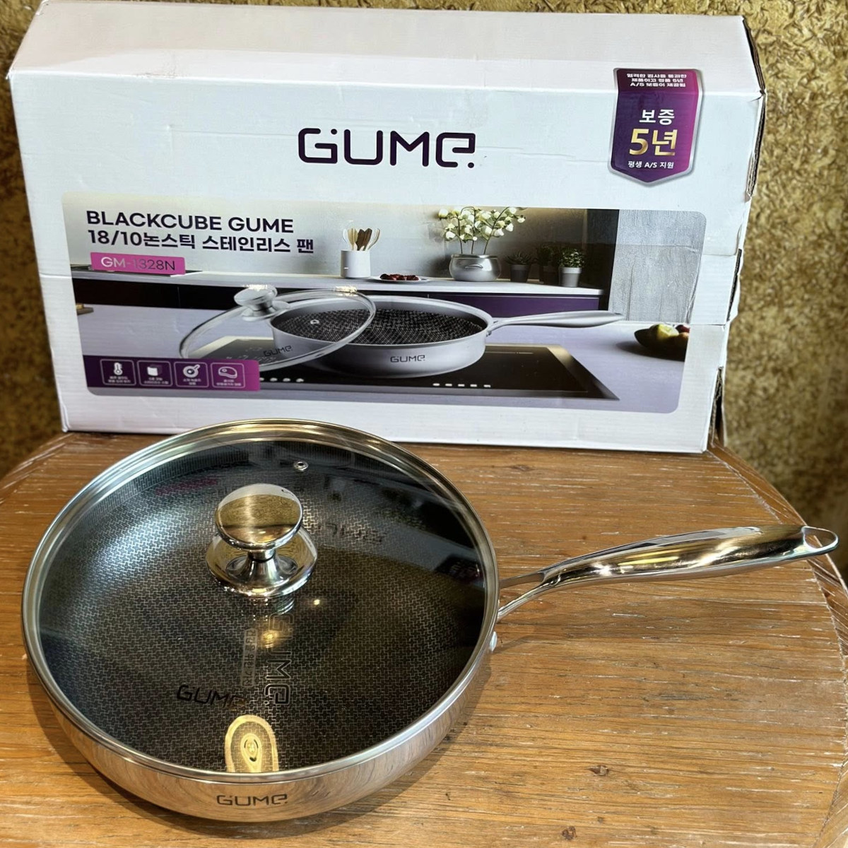 Chảo inox 18/10 chống dính Blackcube Gume Korea GM1324N vung kính