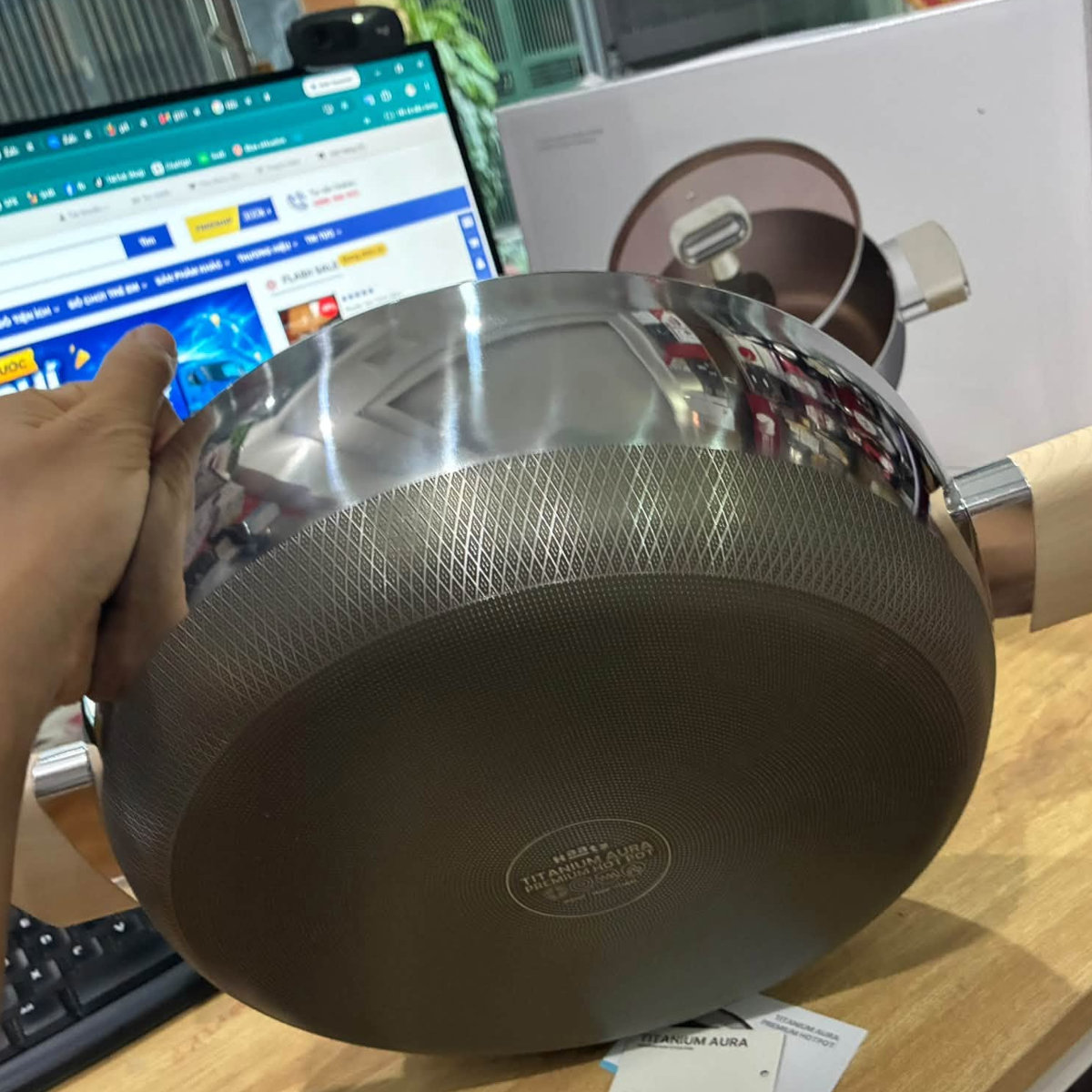 Nồi lẩu Inox 316 đúc liền 7 lớp siêu chống dính Haatz Titanium Aura 30cm