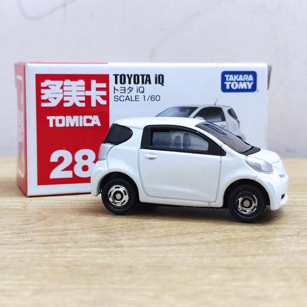 Xe ô tô mô hình Tomica Toyota IQ trắng No.28