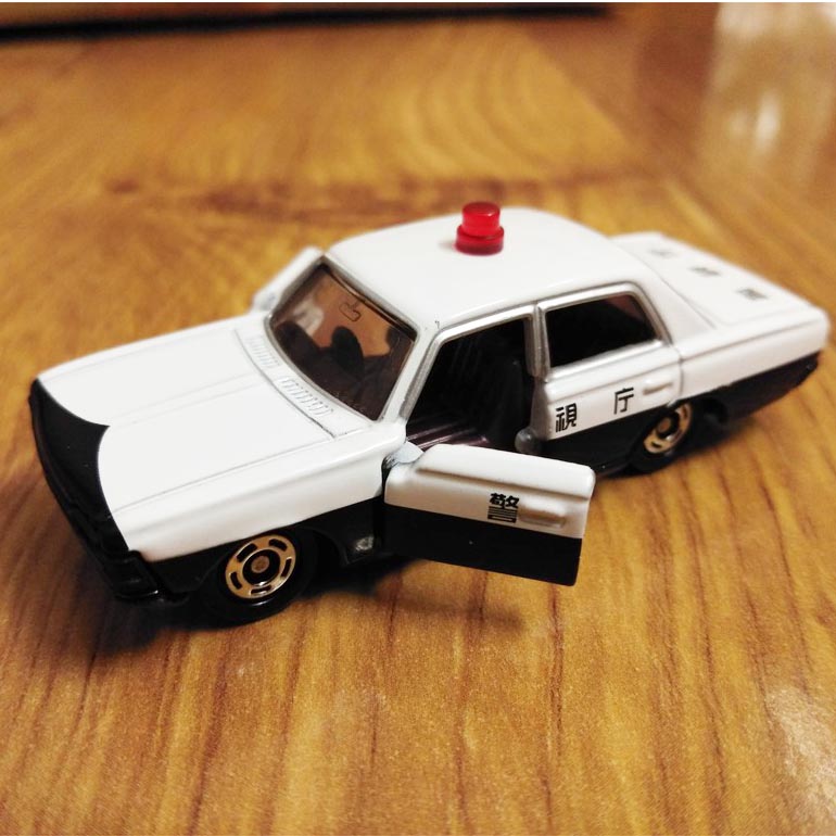 Xe mô hình cảnh sát Tomica Toyota Crown Patrol Car 110