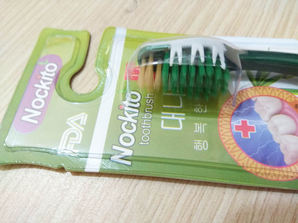 Bàn chải đánh răng muối tre Bamboo Salt chăm sóc răng e buốt Hàn Quốc Bàn chải đánh răng muối tre Nockito Bamboo Salt chăm sóc răng e buốt Hàn Quốc