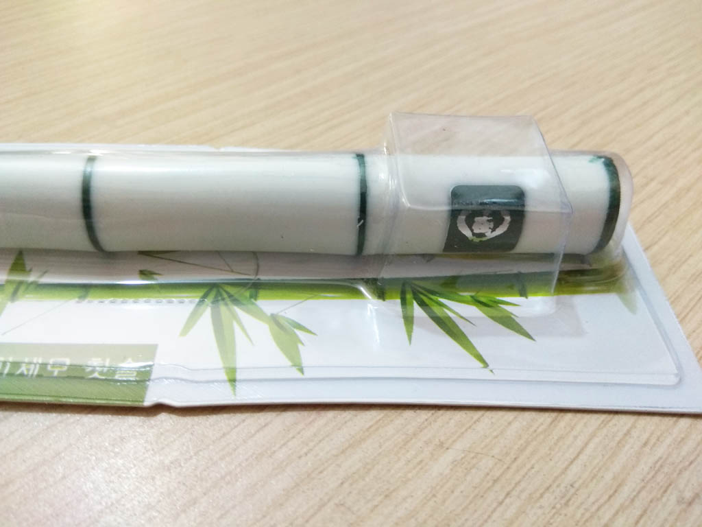 Bàn chải đánh răng muối tre Bamboo Salt chăm sóc răng e buốt Hàn Quốc Bàn chải đánh răng muối tre Nockito Bamboo Salt chăm sóc răng e buốt Hàn Quốc